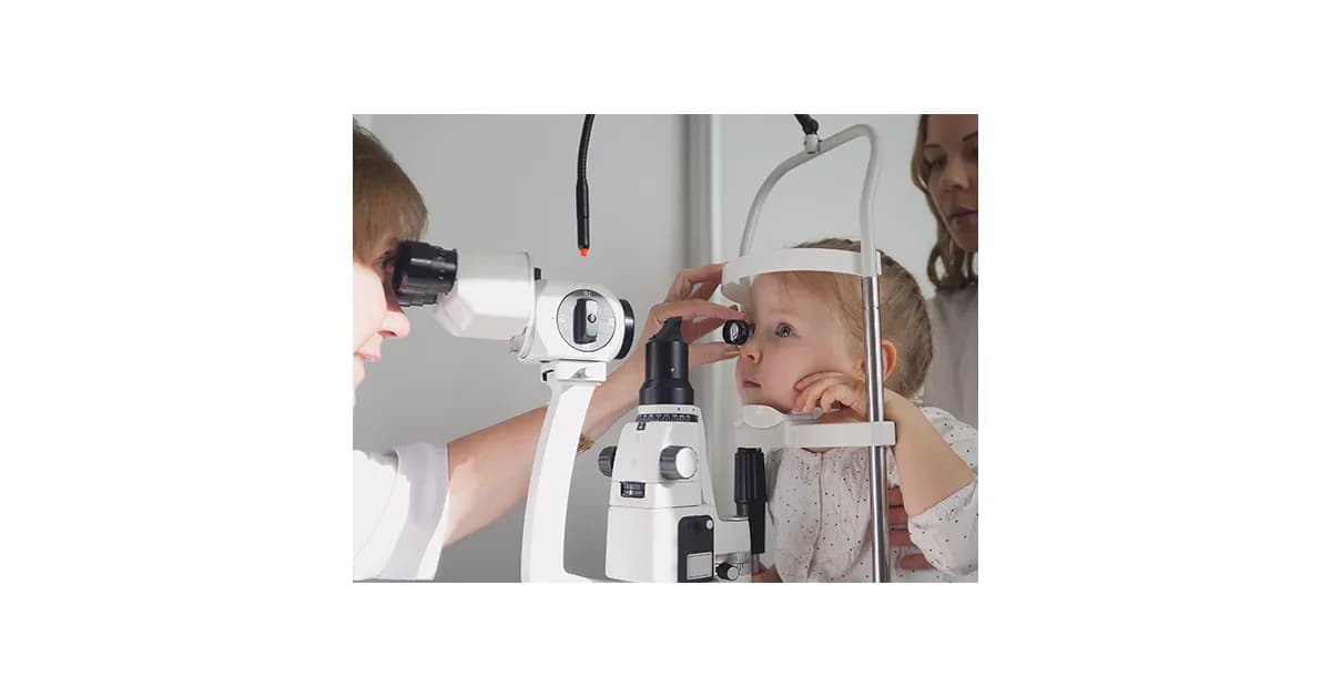 Jak sprawdzić wzrok niemowlaka: objawy złego widzenia i testy