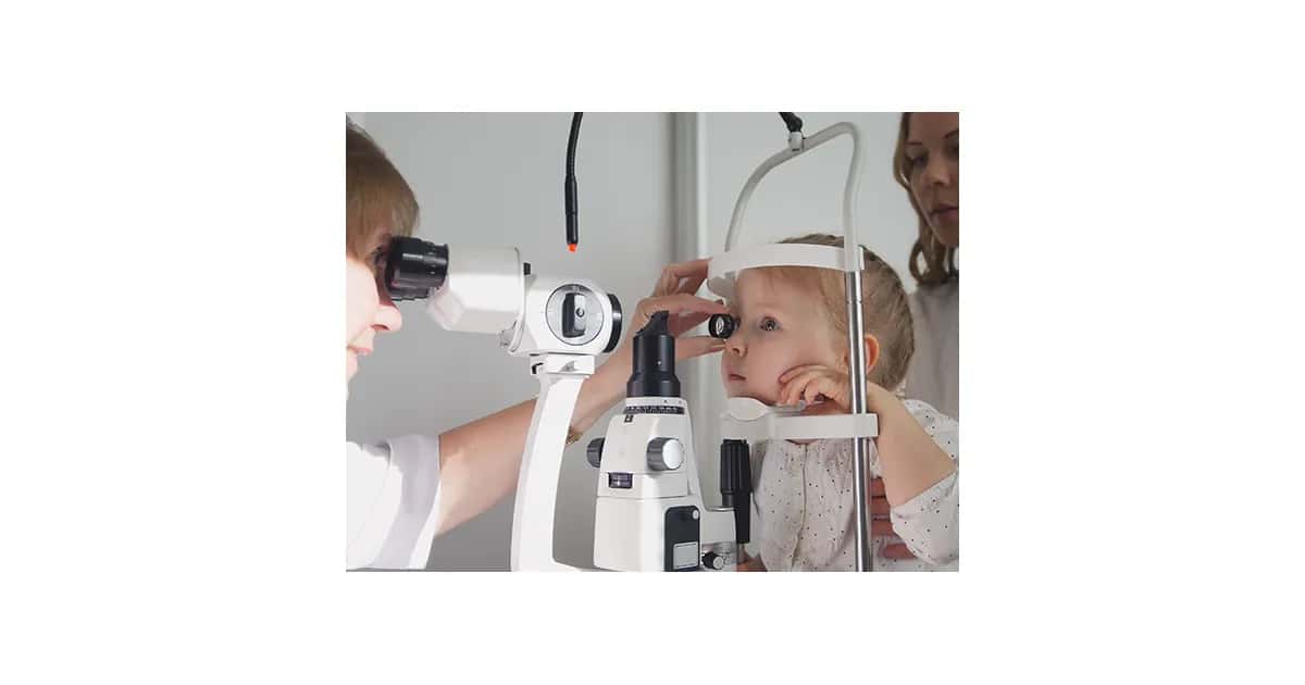 Jak sprawdzić wzrok niemowlaka: objawy złego widzenia i testy