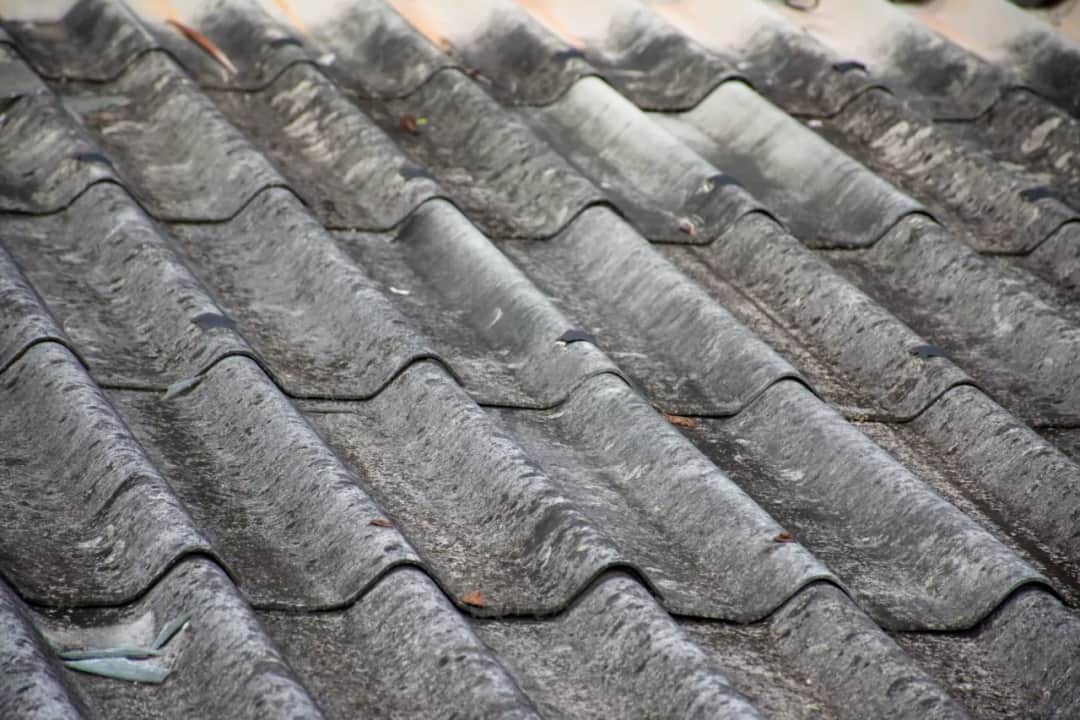 Jak uzyskać dofinansowanie do wymiany dachu i uniknąć wysokich kosztów