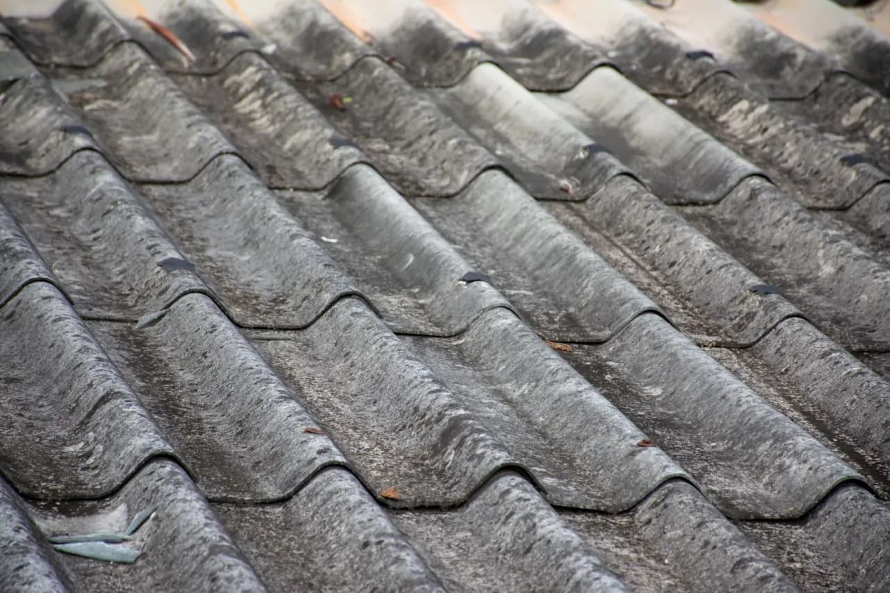 Jak uzyskać dofinansowanie do wymiany dachu i uniknąć wysokich kosztów