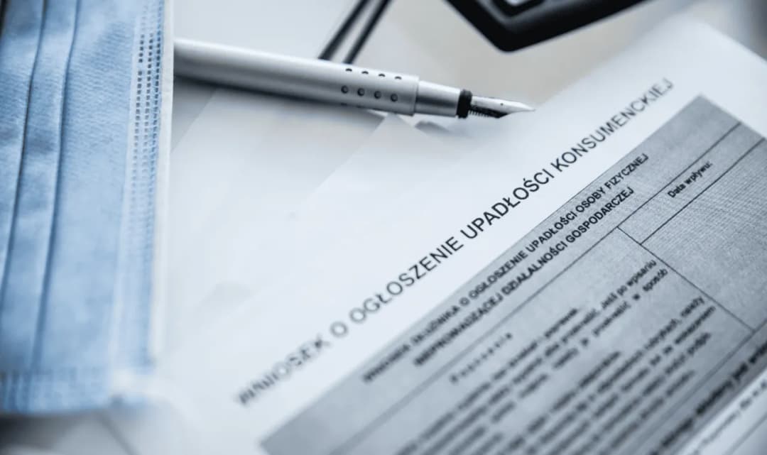 Czy upadłość konsumencka wstrzymuje egzekucję komorniczą? Sprawdź!